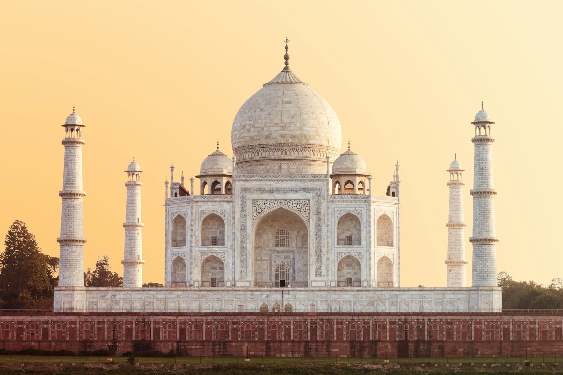 The Taj Mahal at sunrise, Agra, Subcontinent hero banner